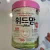 Có cái thìa pha sữa gắn dưới nắp hộp khá là tiện nhé