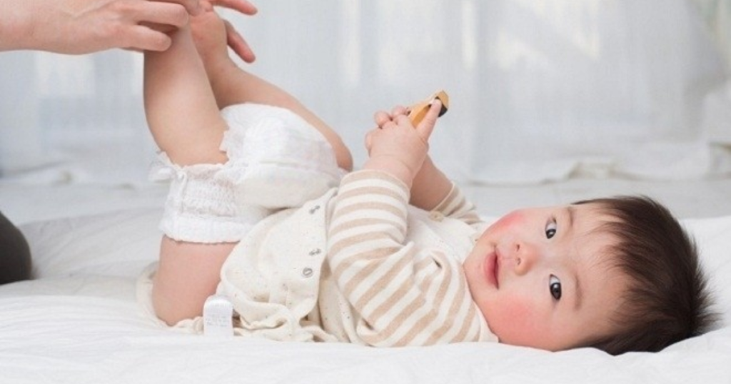 Giải pháp và cách điều trị khi phân trẻ sơ sinh màu xanh