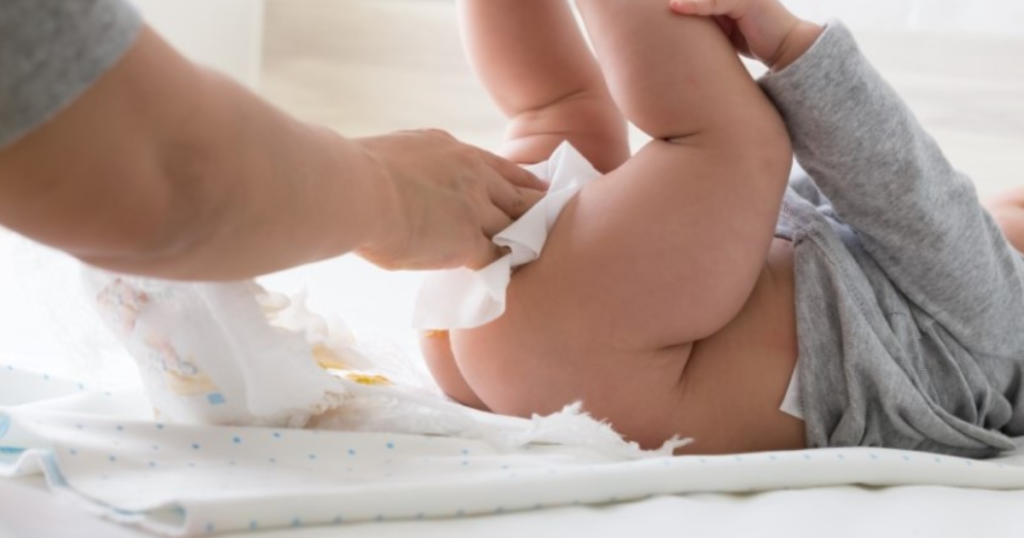Màu phân của bé sơ sinh thế nào là bình thường